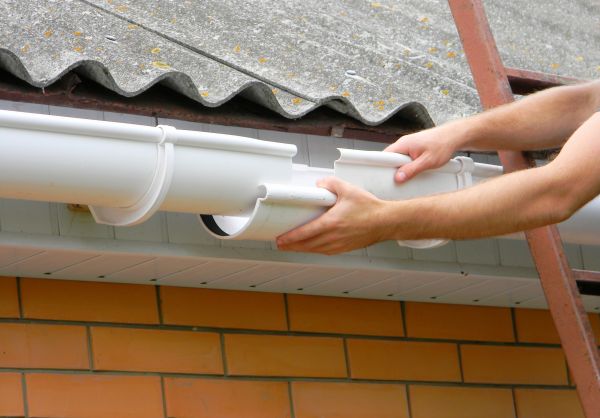 Gutter Hanging in Shelby